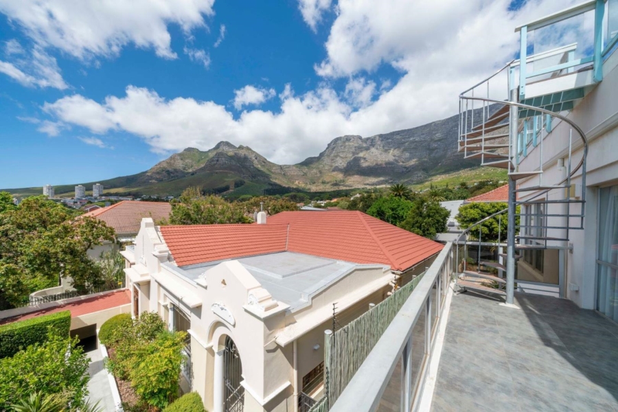 7 Bedroom Property for Sale in Oranjezicht Western Cape